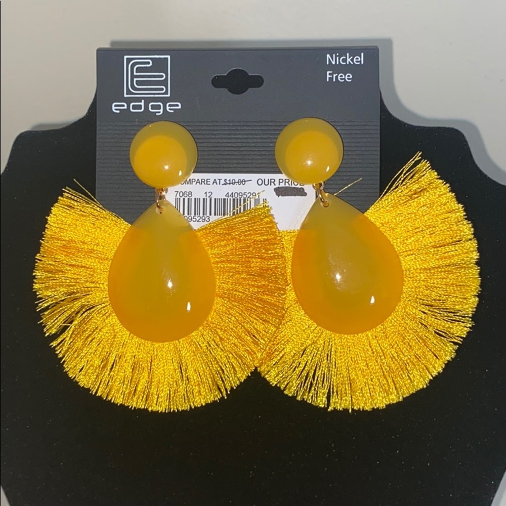 Ladies fashion earrings